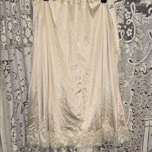 Vintage cream half slip